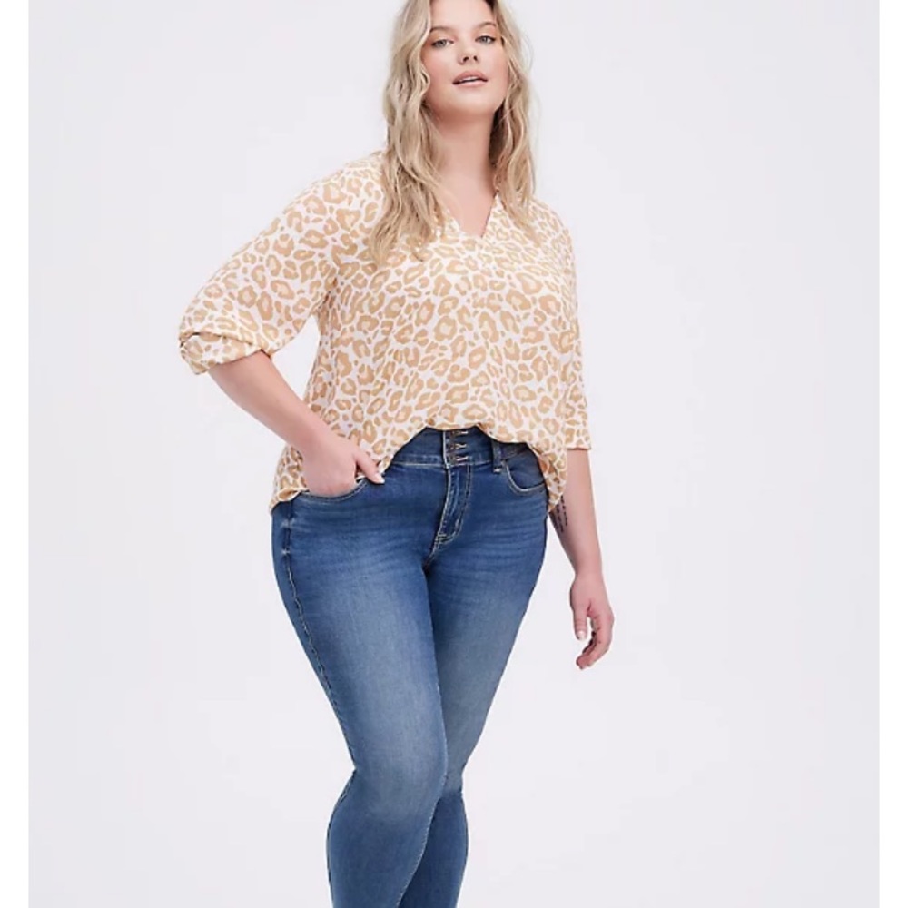 Torrid NWT Georgette White Leopard Blouse, Torrid Sz 00 (M)